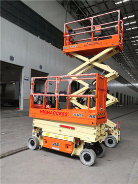 高空平臺(tái)工作.jpg高空作業(yè)車(chē)-高空作業(yè)平臺(tái)：高空作業(yè)車(chē)駕駛的注意事項(xiàng)